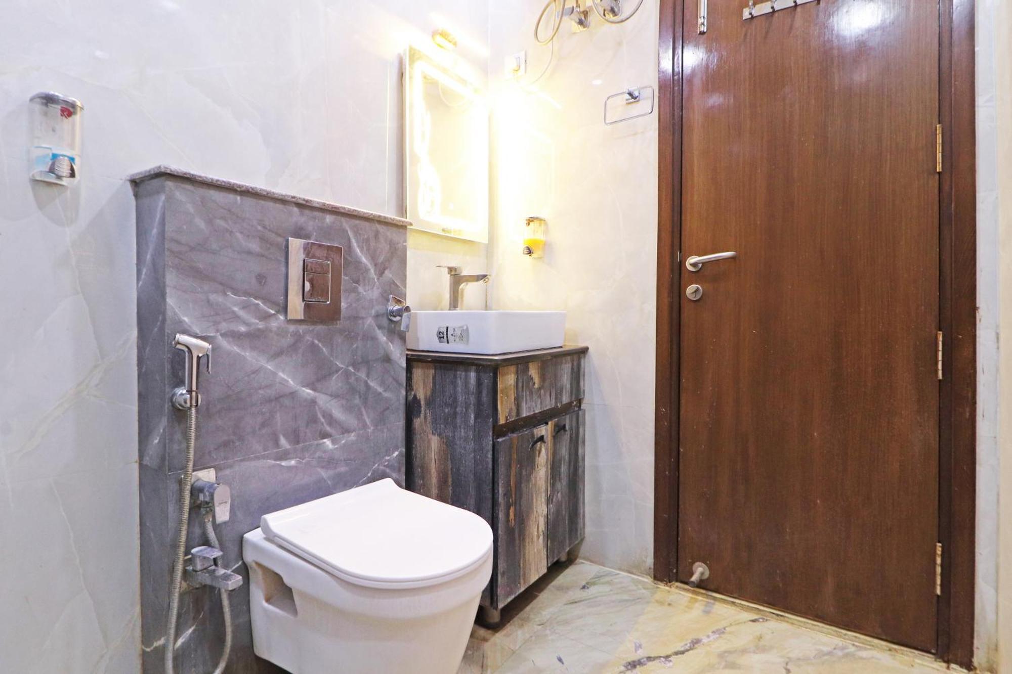 Hotel Samrat Residency 10 Mints Walking Distance Nizamuddin Railway Station New Delhi Bagian luar foto