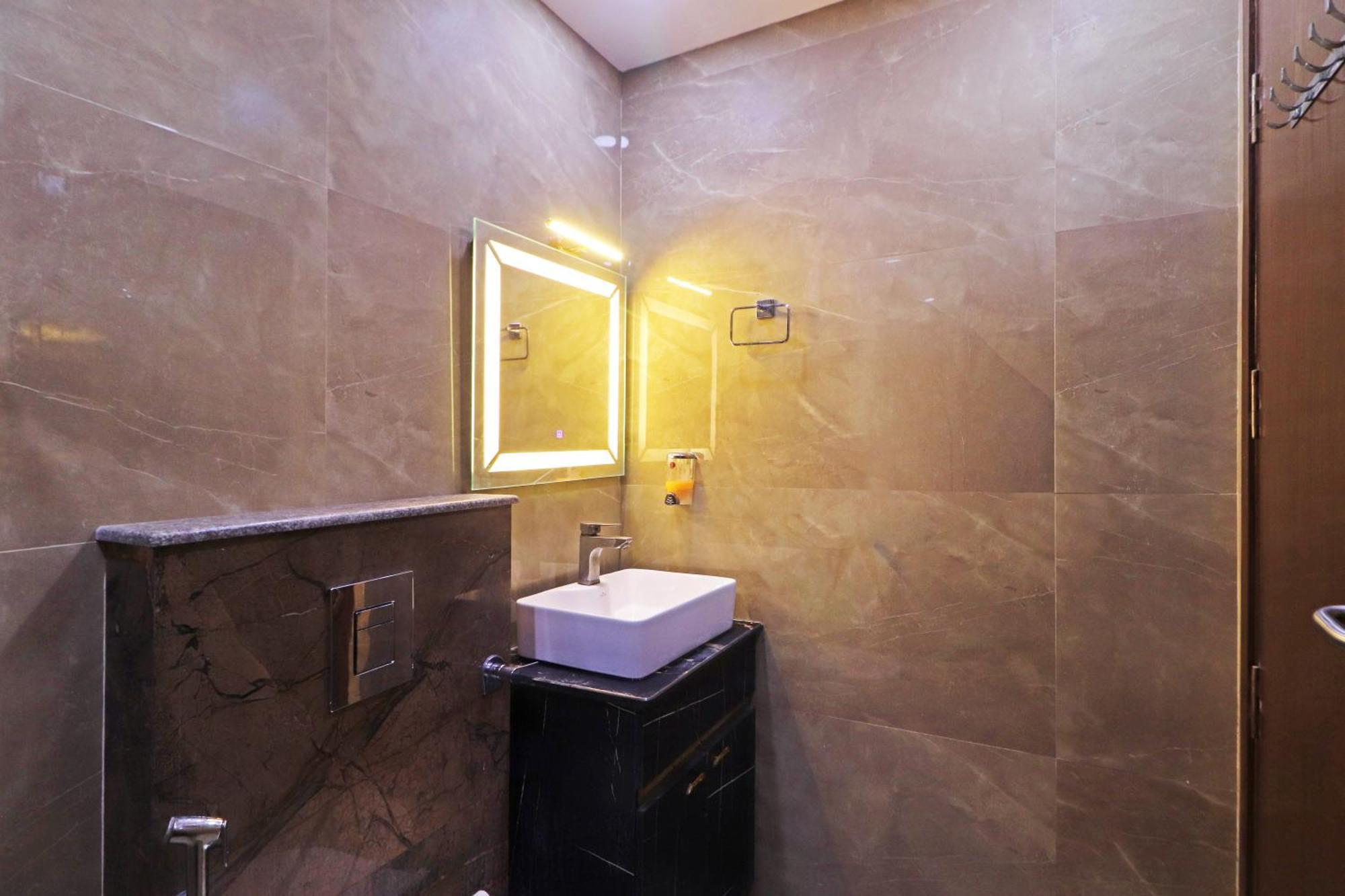 Hotel Samrat Residency 10 Mints Walking Distance Nizamuddin Railway Station New Delhi Bagian luar foto