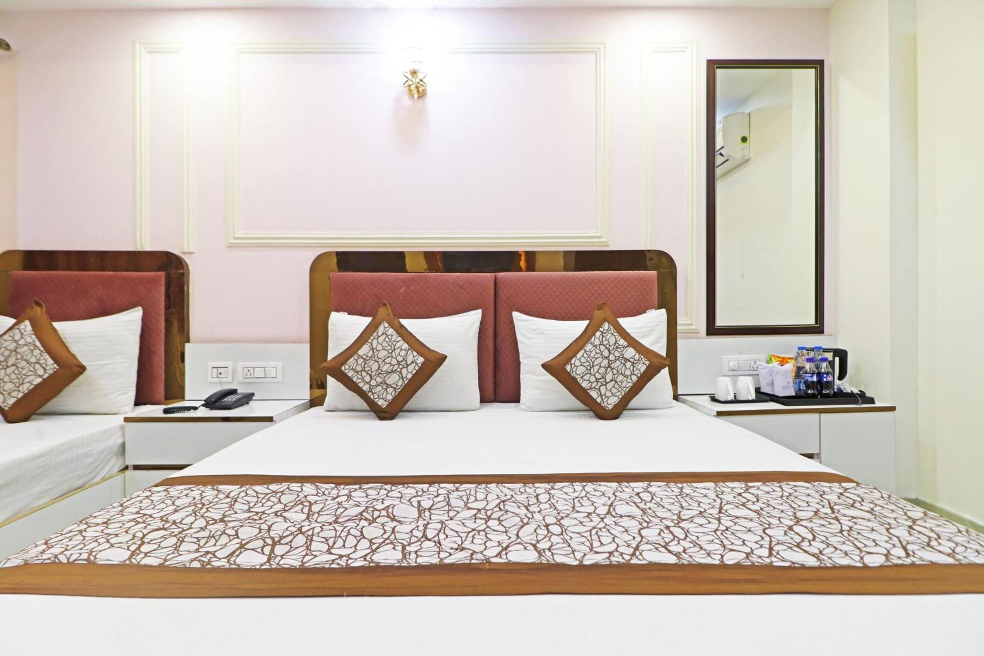 Hotel Samrat Residency 10 Mints Walking Distance Nizamuddin Railway Station New Delhi Bagian luar foto