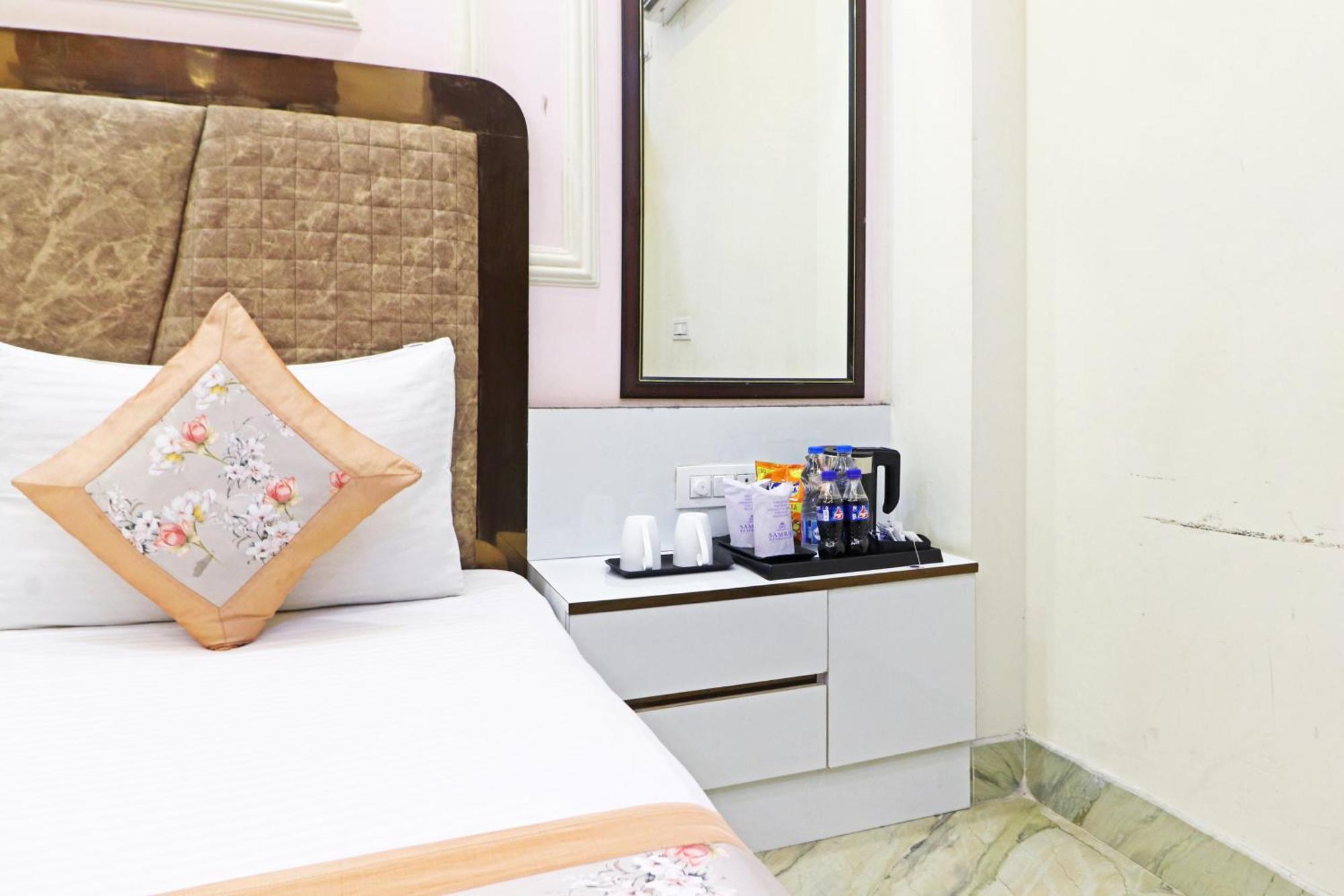 Hotel Samrat Residency 10 Mints Walking Distance Nizamuddin Railway Station New Delhi Bagian luar foto
