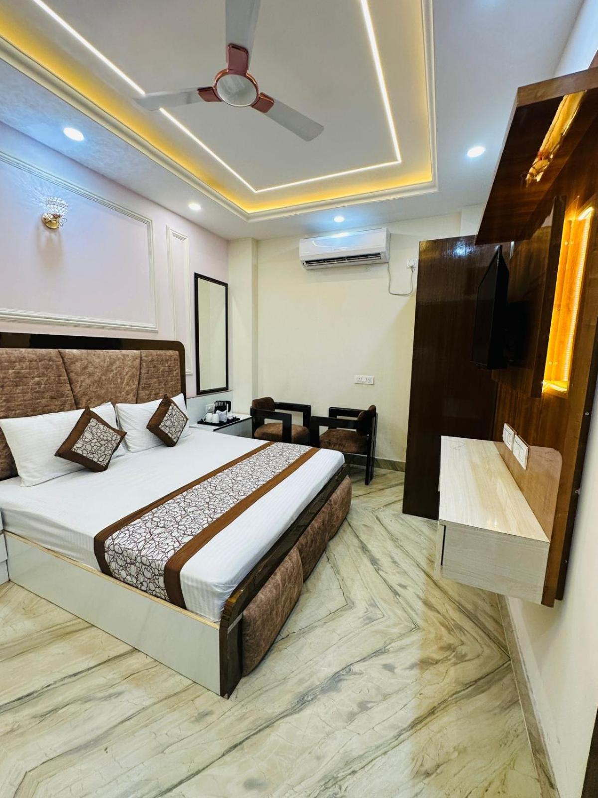 Hotel Samrat Residency 10 Mints Walking Distance Nizamuddin Railway Station New Delhi Bagian luar foto