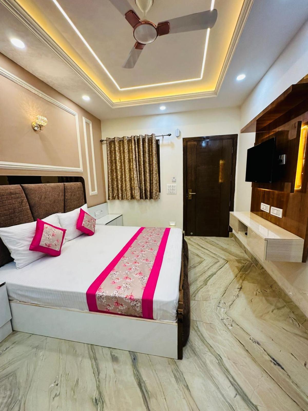 Hotel Samrat Residency 10 Mints Walking Distance Nizamuddin Railway Station New Delhi Bagian luar foto