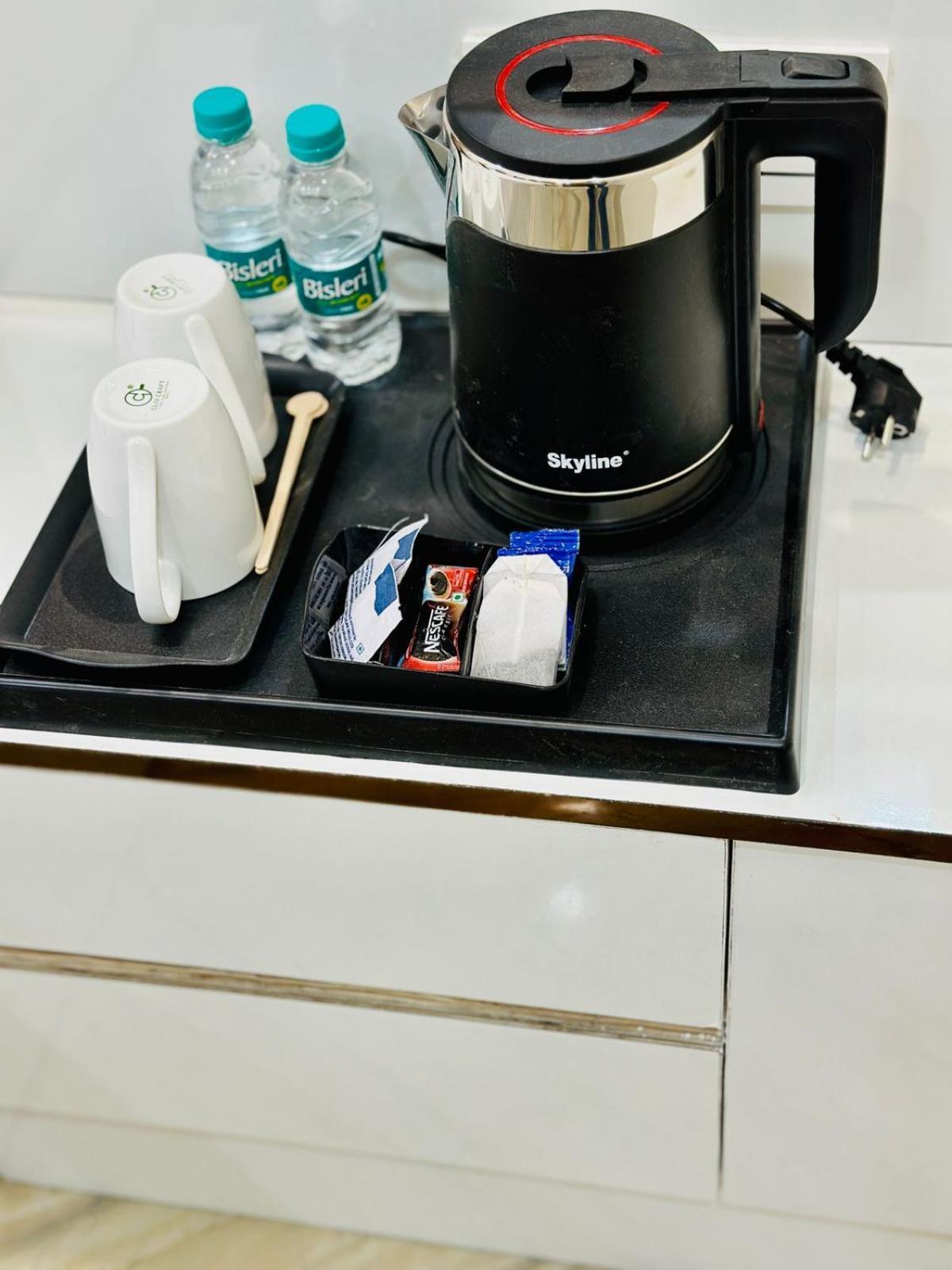 Hotel Samrat Residency 10 Mints Walking Distance Nizamuddin Railway Station New Delhi Bagian luar foto